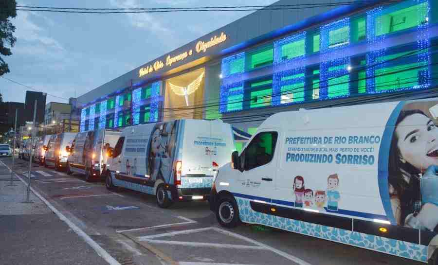 Prefeitura recebe mais 7 vans para tratamentos itinerantes do programa Produzindo Sorrisos